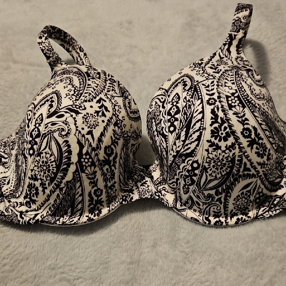 Victoria's Secret Black and Cream Paisley Bra